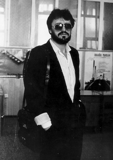 1990.